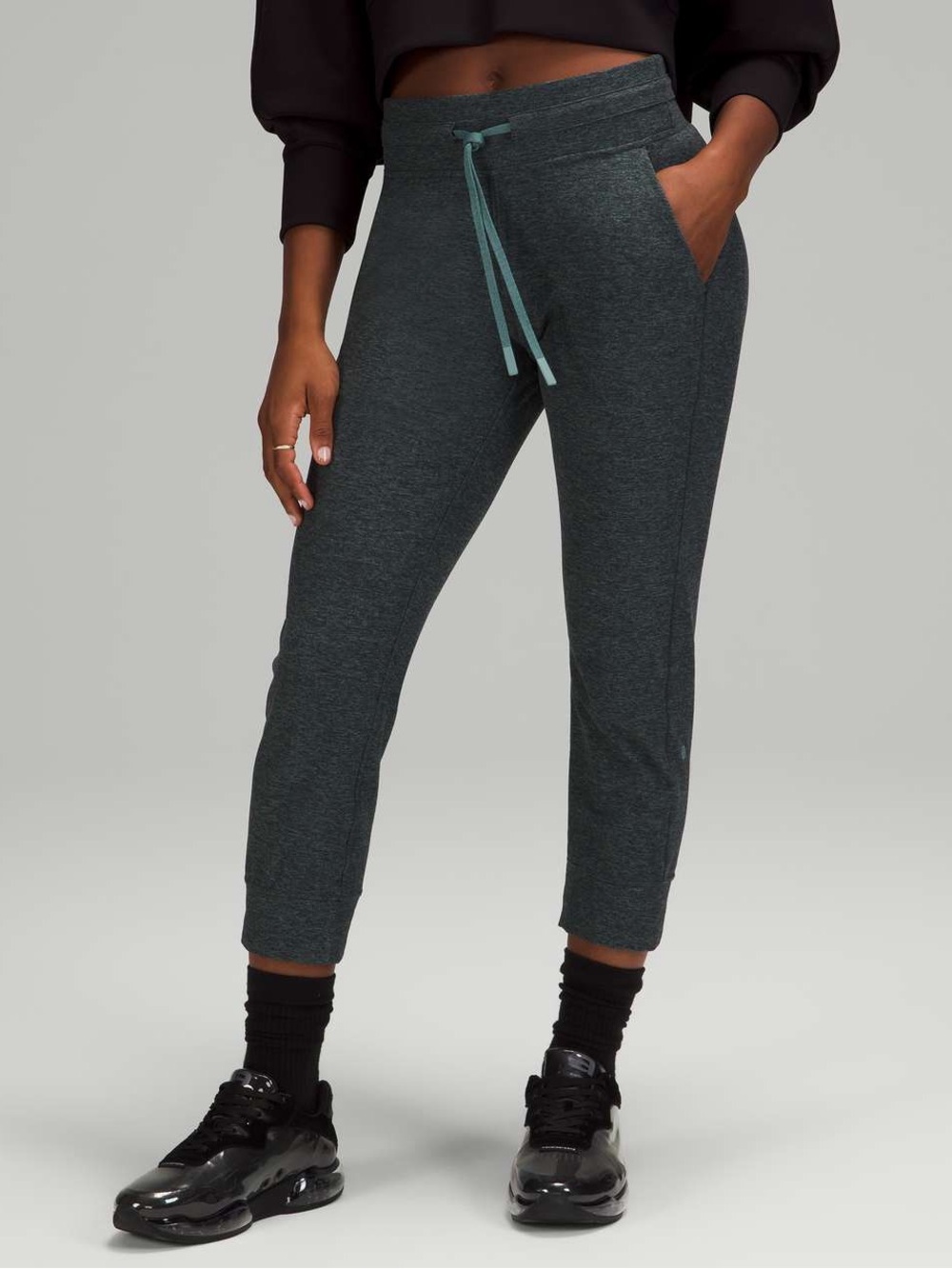113. Lululemon Ready to Rulu Jogger Crop
Heathered Tidewater Teal & black